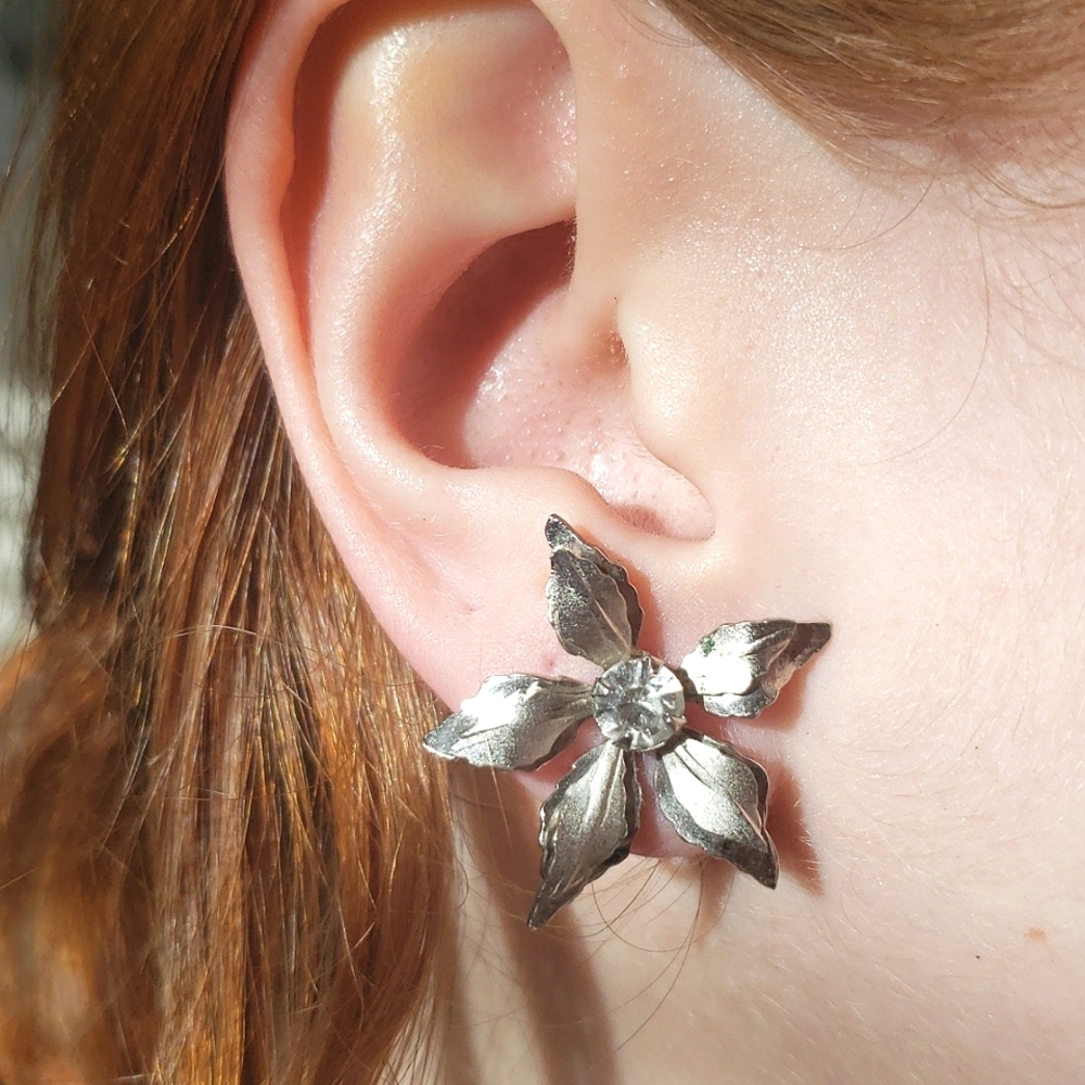 Vintage silver flower earrings